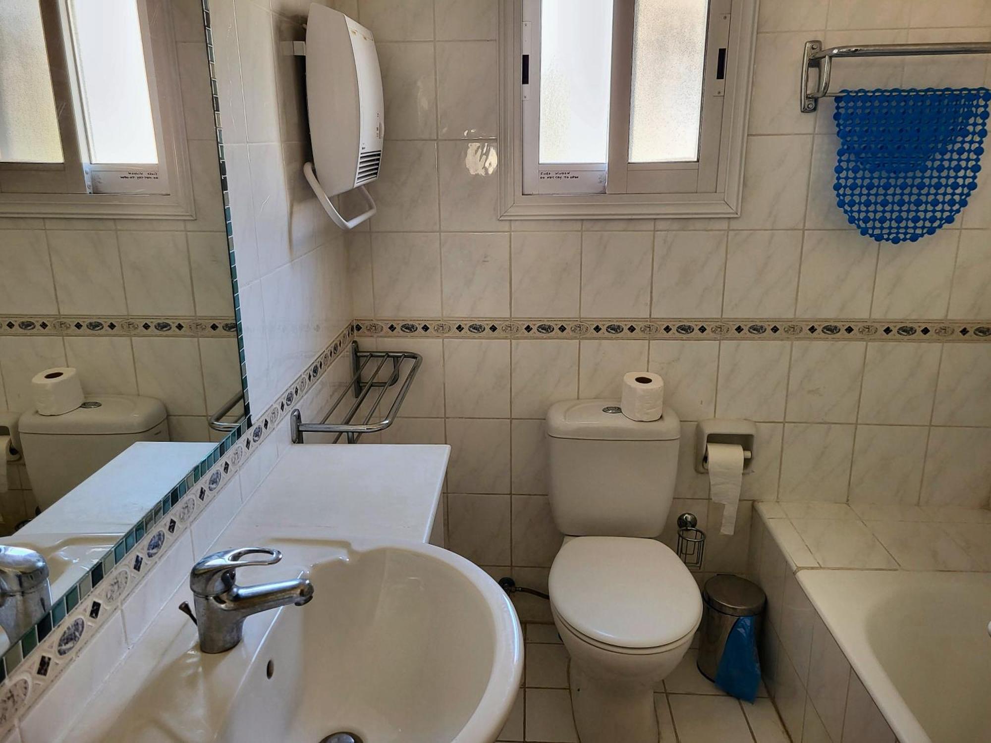 Award-Winning 3-Bedroom Apartment Near Beach Paphos ภายนอก รูปภาพ